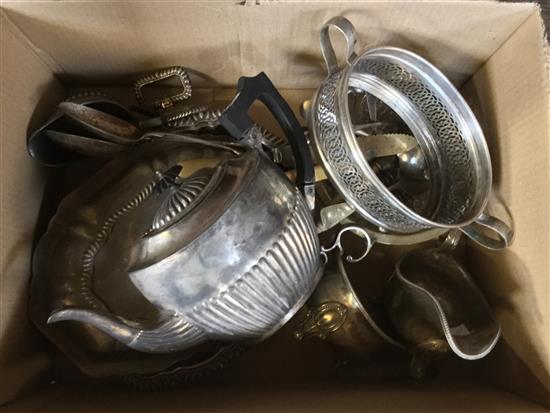 Quantity of plated items including a pair of sauceboats